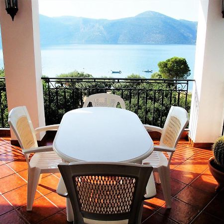 Waterfront Mediterranean Villa Skroponeria Bagian luar foto