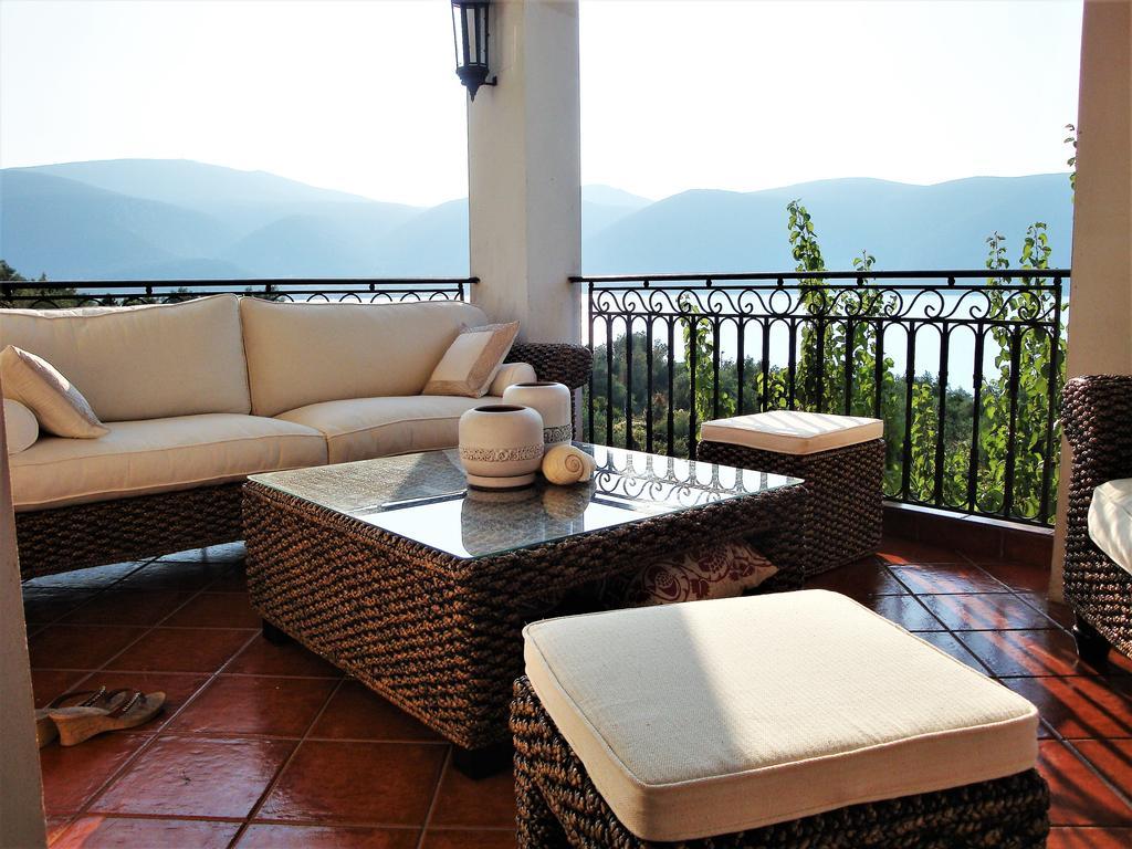 Waterfront Mediterranean Villa Skroponeria Bagian luar foto
