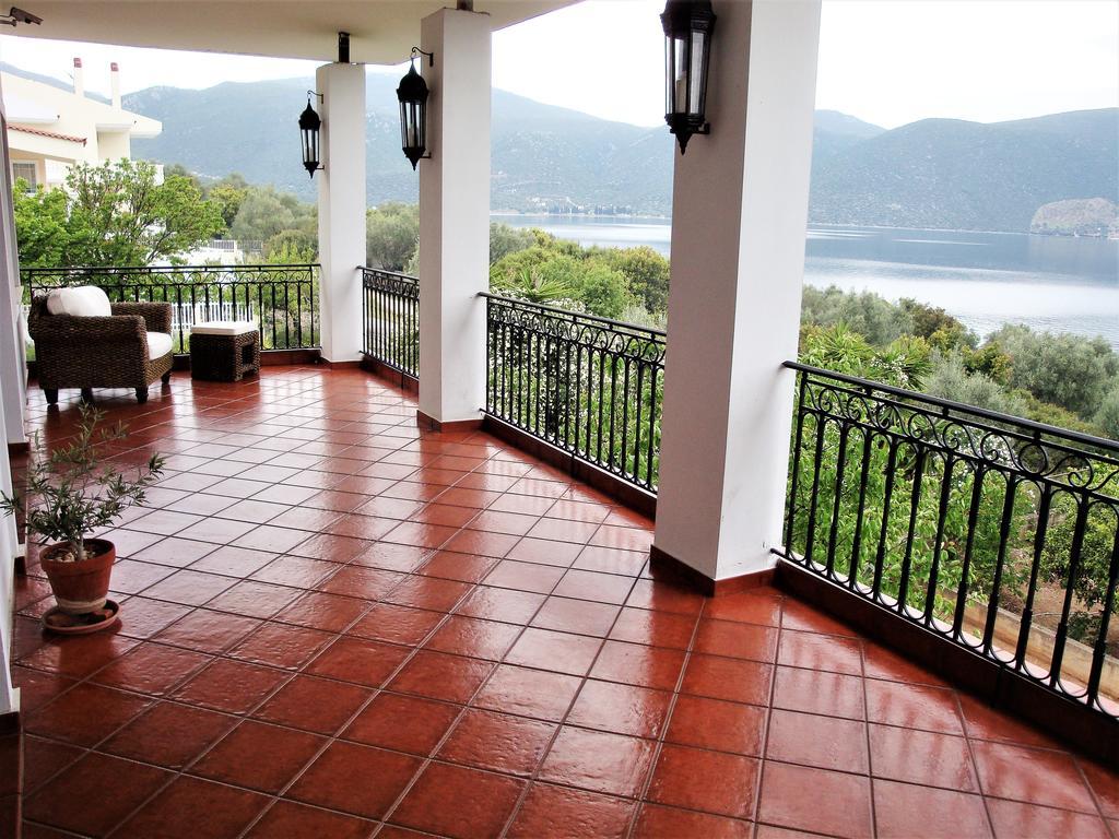 Waterfront Mediterranean Villa Skroponeria Bagian luar foto