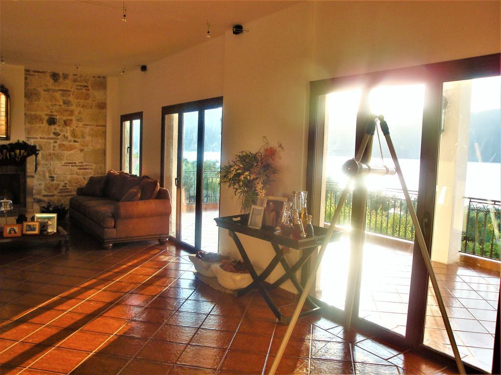 Waterfront Mediterranean Villa Skroponeria Bagian luar foto